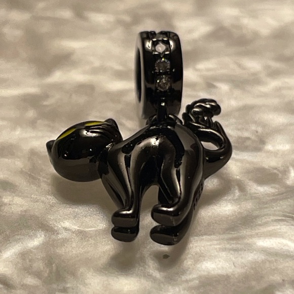 Black Cat with Yellow Eyes Bracelet Charm - Picture 4 of 6